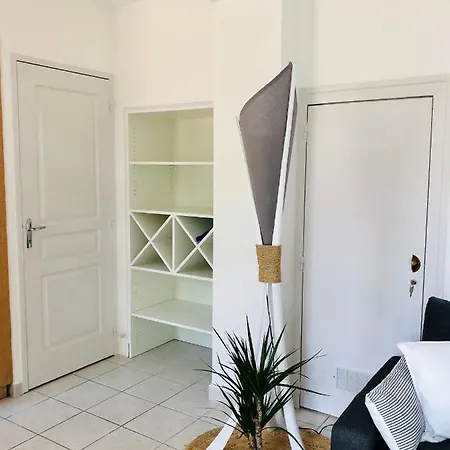 Maison Avec Terrasse A 50 M De La *