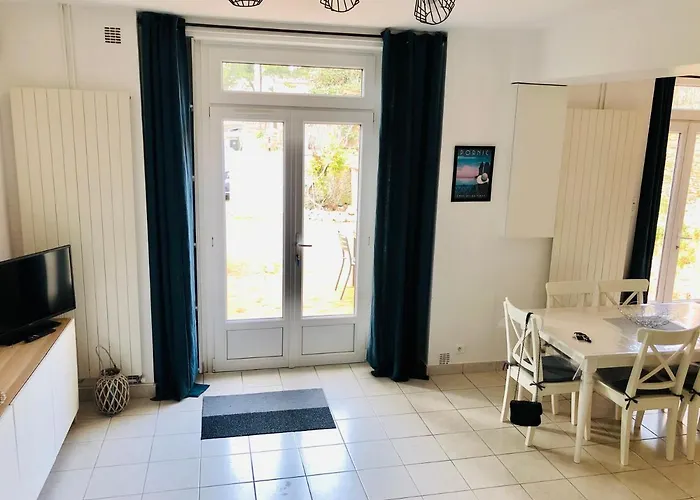 Maison Avec Terrasse A 50 M De La *