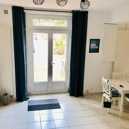 Maison Avec Terrasse A 50 M De La *