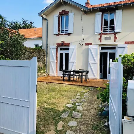 Maison Avec Terrasse A 50 M De La בית נופש